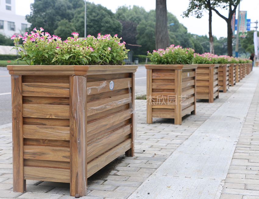 花箱批发比花箱定制更划算吗？