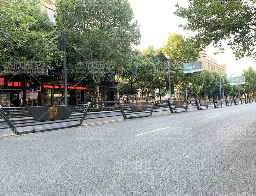 隔离花箱护栏为什么适合城市隔离带？