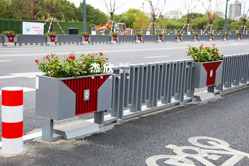 道路护栏花箱有两种你能区分吗？